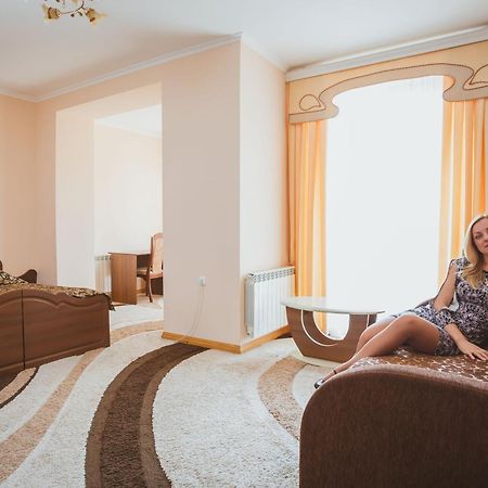 Andinna Hotel Csernyivci Kültér fotó