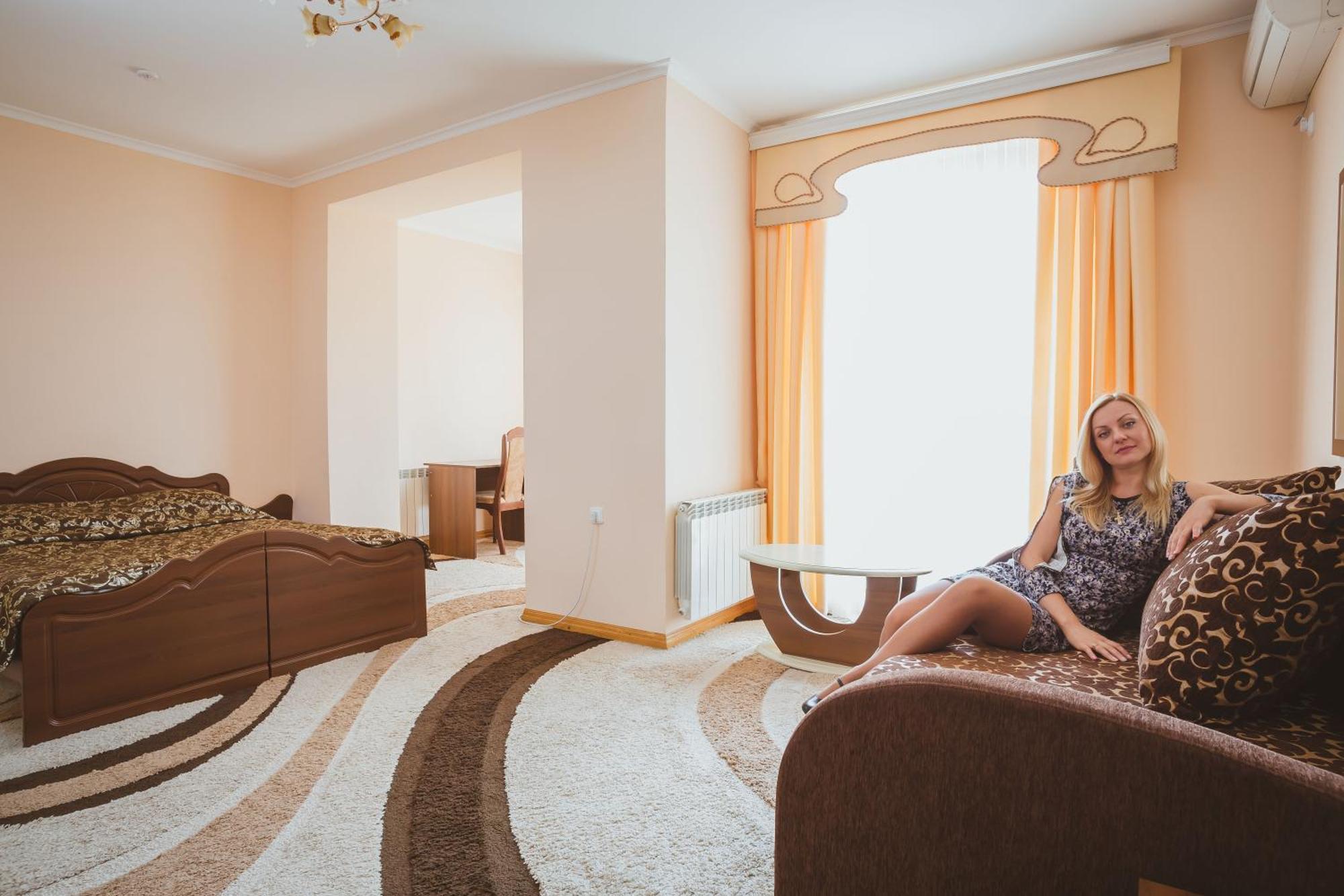 Andinna Hotel Csernyivci Kültér fotó