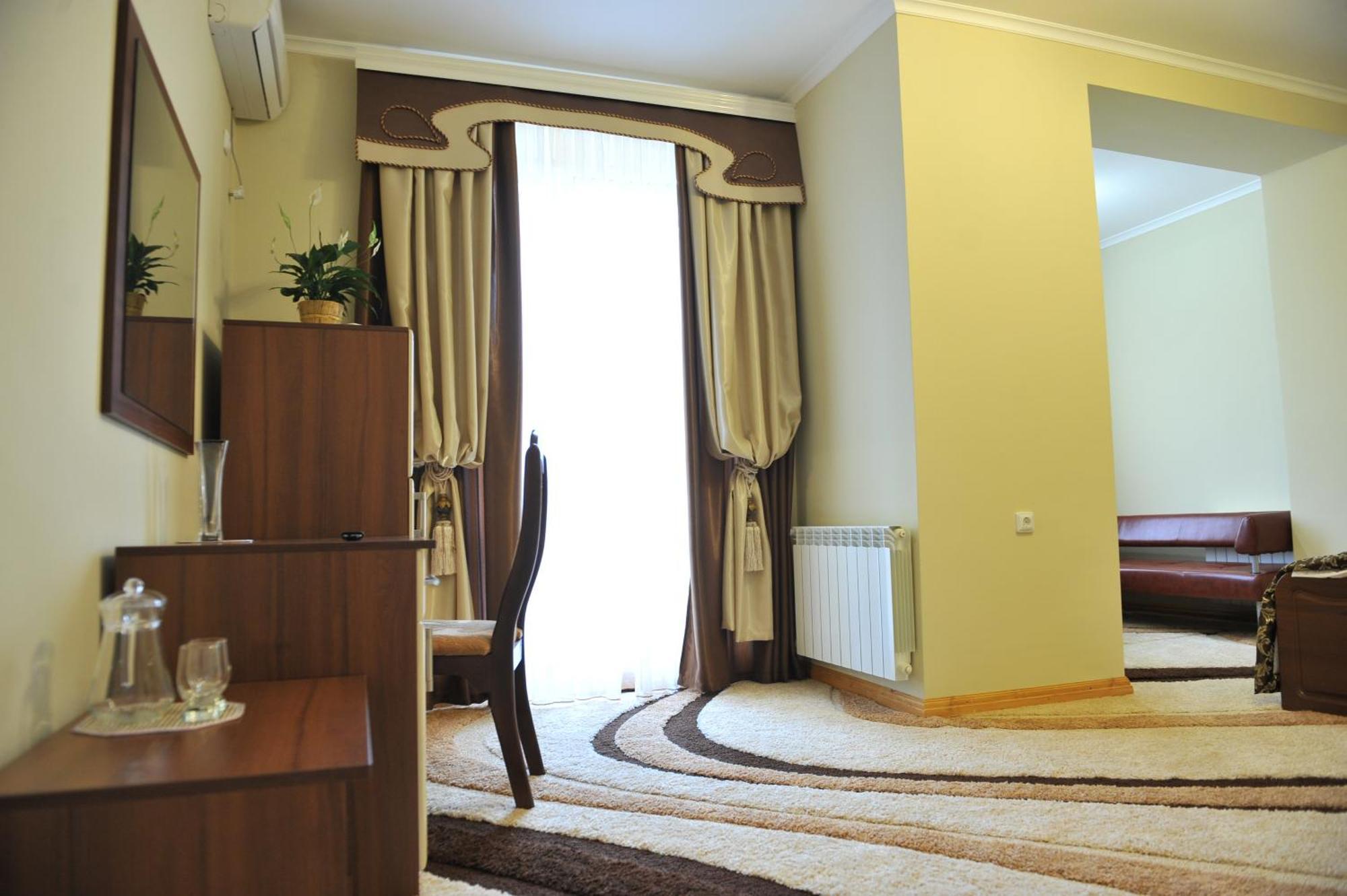 Andinna Hotel Csernyivci Kültér fotó