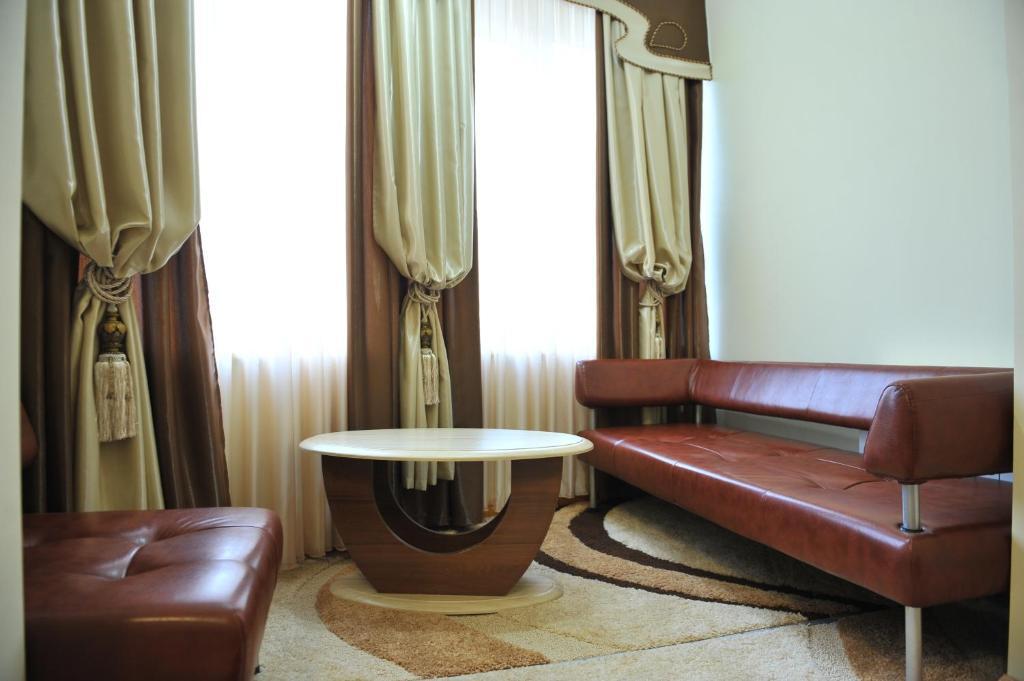 Andinna Hotel Csernyivci Kültér fotó